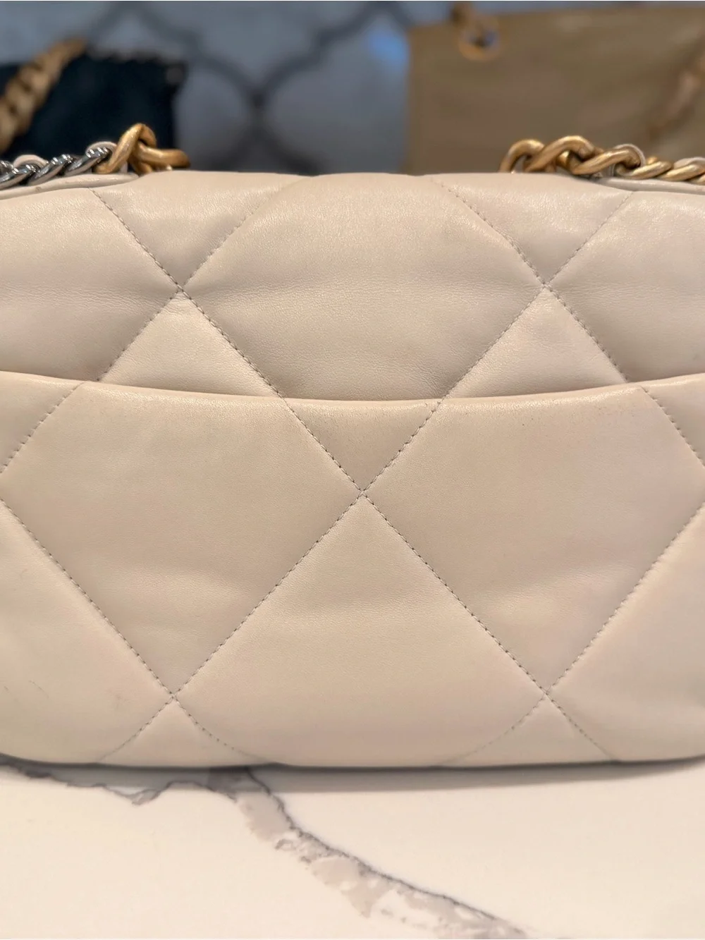 CHANEL 19 Medium quilted lambskin in light beige